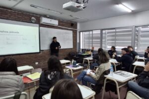 Los estudiantes asistieron a la charla sobre Tienda Ballerina. (CUI).