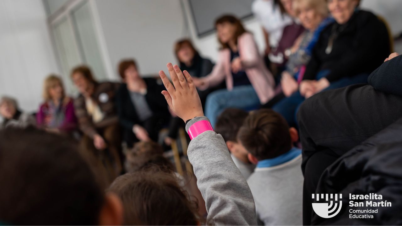 El grupo Goldas compartió actividades con los estudiantes de 2do grado. (Marco Koifman - CUI).