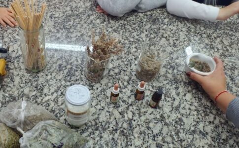 Los estudiantes crearon sahumerios. (CUI).