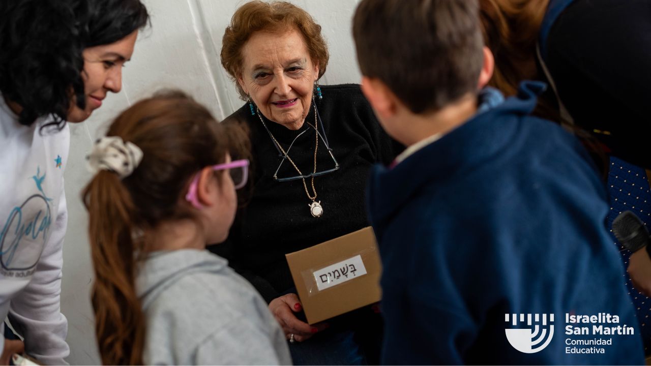 El grupo Goldas compartió actividades con los estudiantes de 2do grado. (Marco Koifman - CUI).