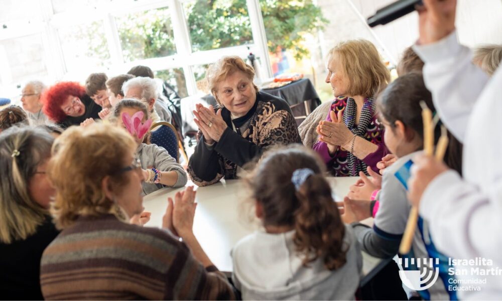 El grupo Goldas compartió actividades con los estudiantes de 2do grado. (Marco Koifman - CUI).