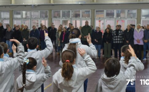 Acto de promesa a la bandera de 4to grado. (Marco Koifman - CUI).