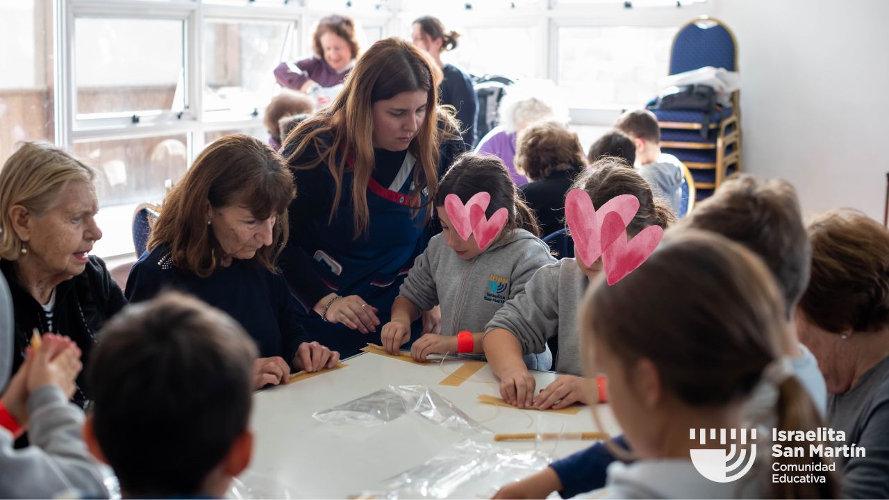 El grupo Goldas compartió actividades con los estudiantes de 2do grado. (Marco Koifman - CUI).