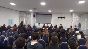Panel de egresados: exalumnos compartieron sus experiencias universitarias. (CUI).