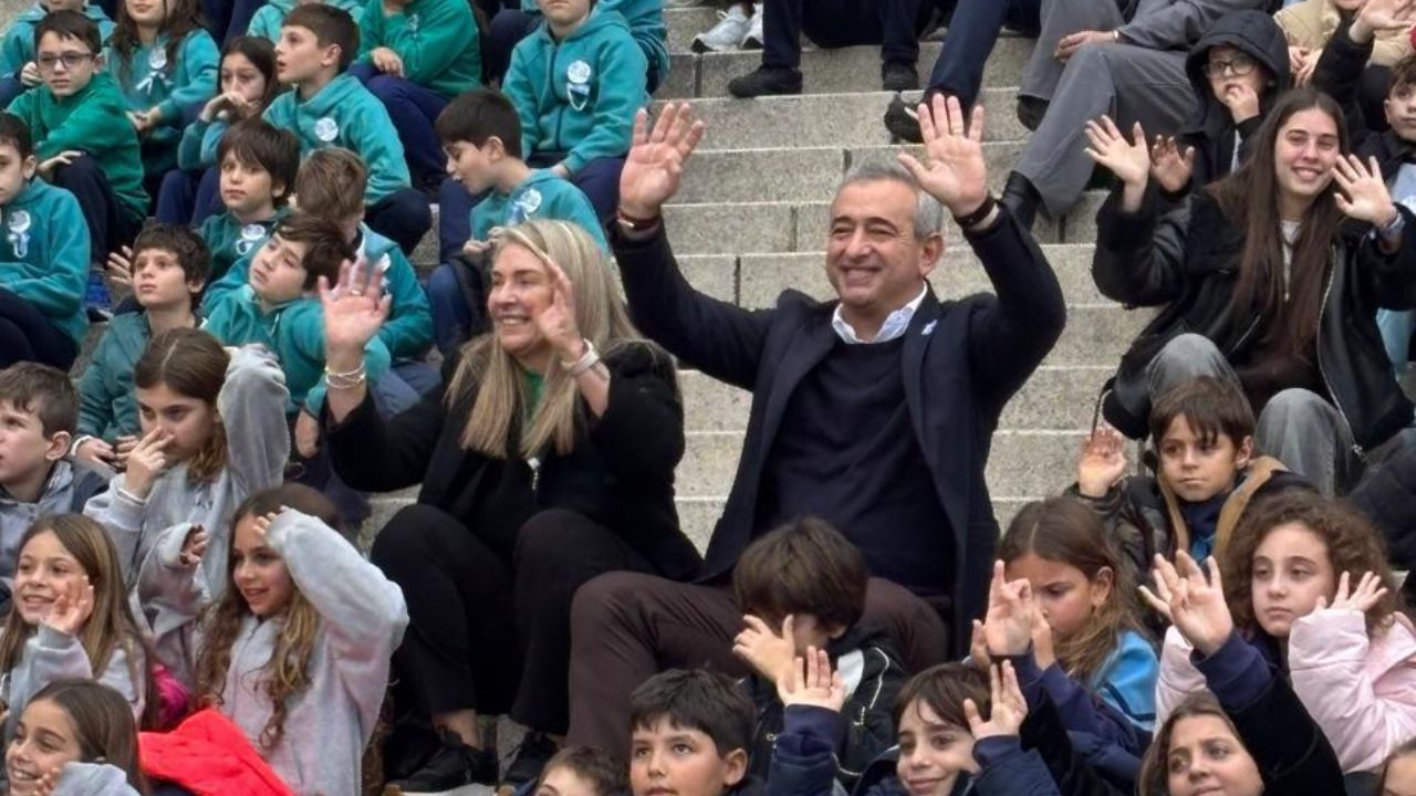 Embanderados con 4°: los estudiantes prometieron lealtad a la bandera Argentina en Rosario. (Marco Koifman - CUI).
