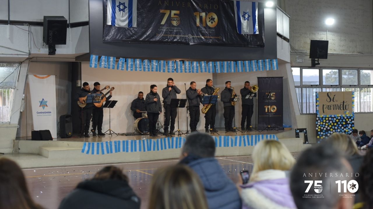 Acto de promesa a la bandera de 4to grado. (Marco Koifman - CUI).