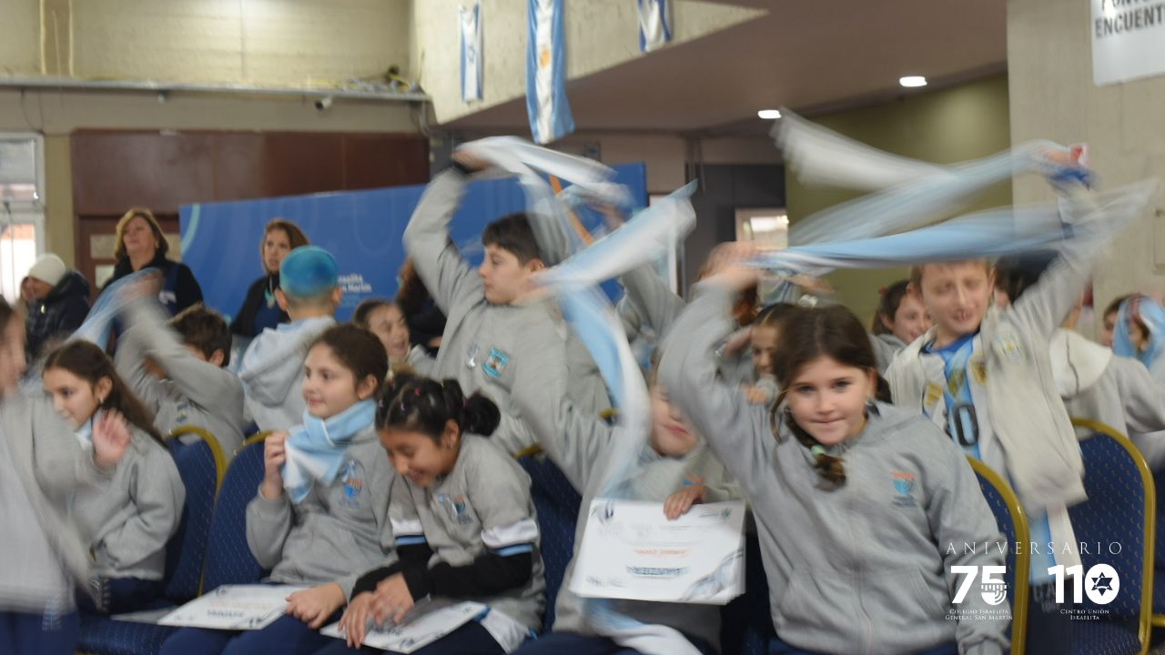Acto de promesa a la bandera de 4to grado. (Marco Koifman - CUI).