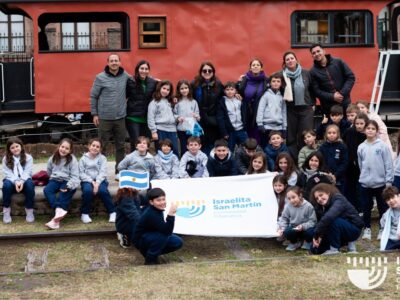 Embanderados con 4°: los estudiantes prometieron lealtad a la bandera Argentina en Rosario. (Marco Koifman - CUI).