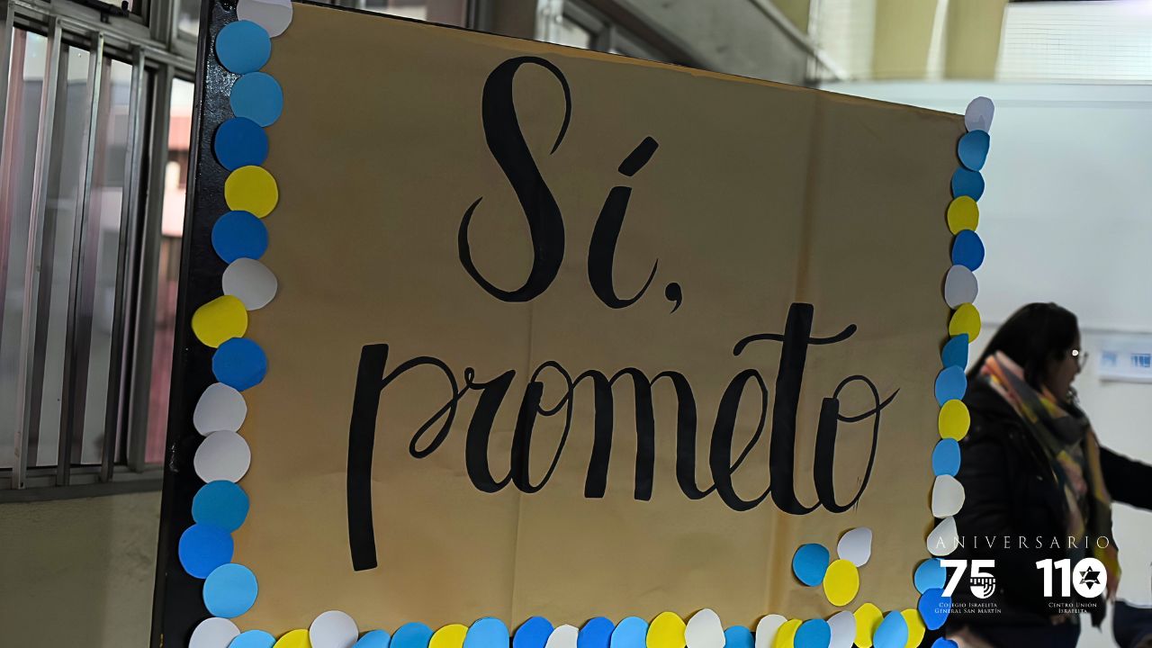 Acto de promesa a la bandera de 4to grado. (Marco Koifman - CUI).