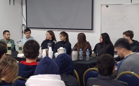 Panel de egresados: exalumnos compartieron sus experiencias universitarias. (CUI).