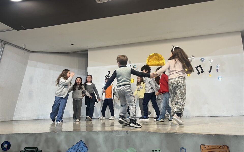 Song festival en el Colegio Israelita. (British Shool).