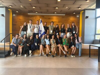 La morá Abril Azulay viajó a Israel y participó del Encuentro de Educación. (CUI).
