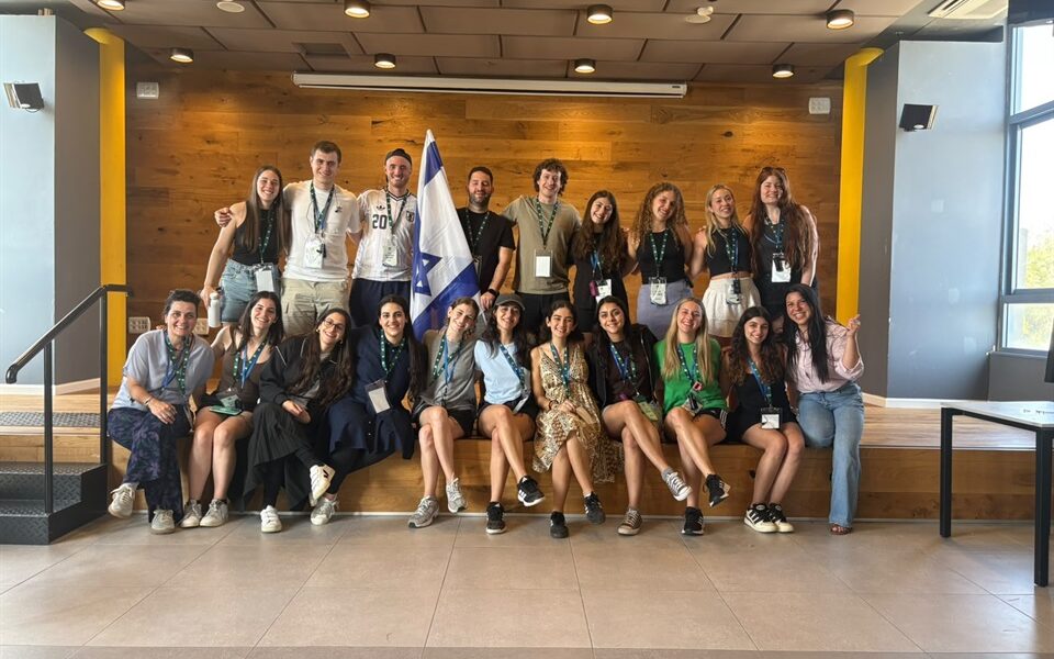 La morá Abril Azulay viajó a Israel y participó del Encuentro de Educación. (CUI).