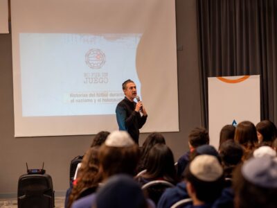 Charla en el Secundario. (Marco Koifman - CUI).