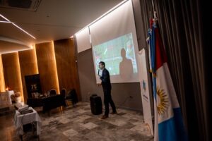 Charla en el Secundario. (Marco Koifman - CUI).