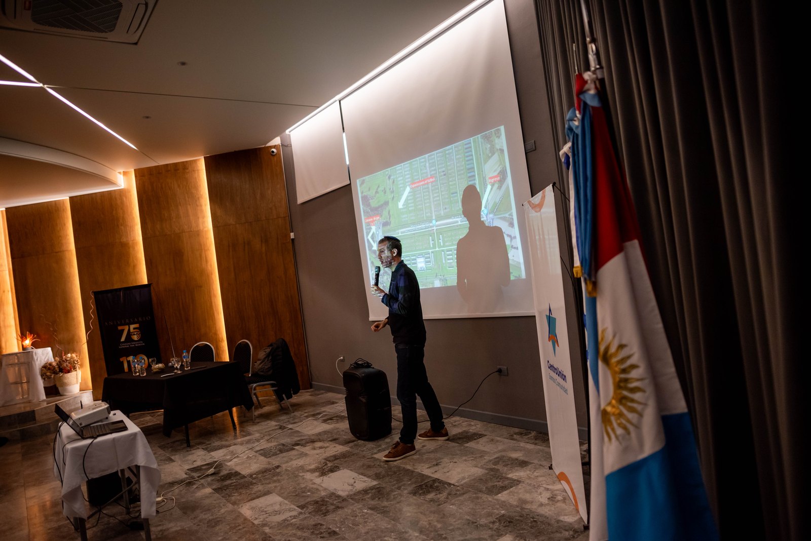 Charla en el Secundario. (Marco Koifman - CUI).