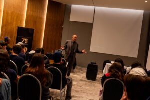 Charla en el Secundario. (Marco Koifman - CUI).