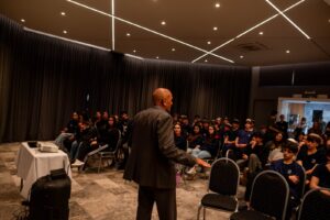Charla en el Secundario. (Marco Koifman - CUI).