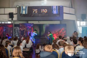 Obra de teatro Vikings en el Colegio Israelita. (Marco Koifman - CUI).