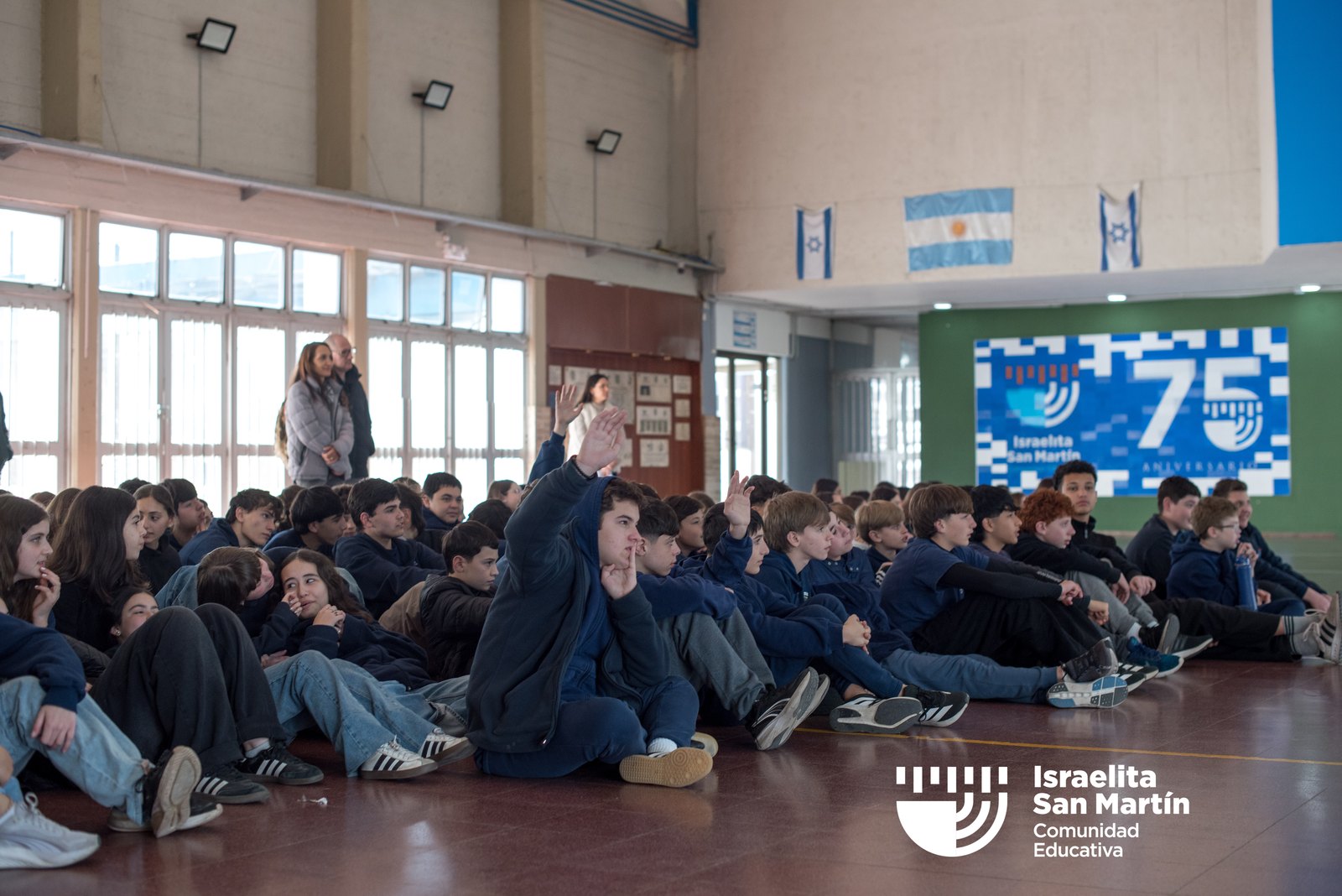 Los estudiantes rindieron homenaje a San Martín. (Marco Koifman - CUI).