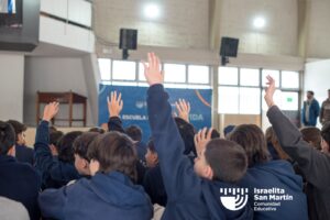 Los estudiantes rindieron homenaje a San Martín. (Marco Koifman - CUI).