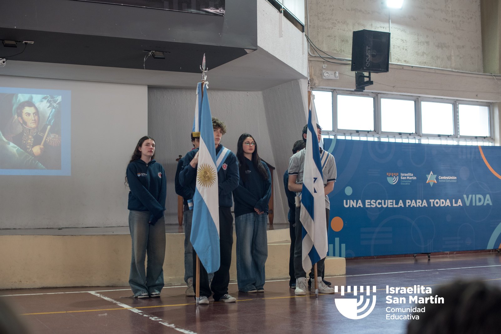 Los estudiantes rindieron homenaje a San Martín. (Marco Koifman - CUI).