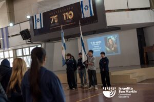 Los estudiantes rindieron homenaje a San Martín. (Marco Koifman - CUI).