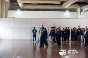 Los estudiantes rindieron homenaje a San Martín. (Marco Koifman - CUI).