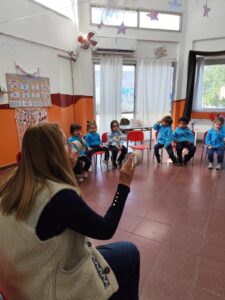 Formas, colores y materiales: una experiencia para descubrir y crear en el Gan. (CUI).