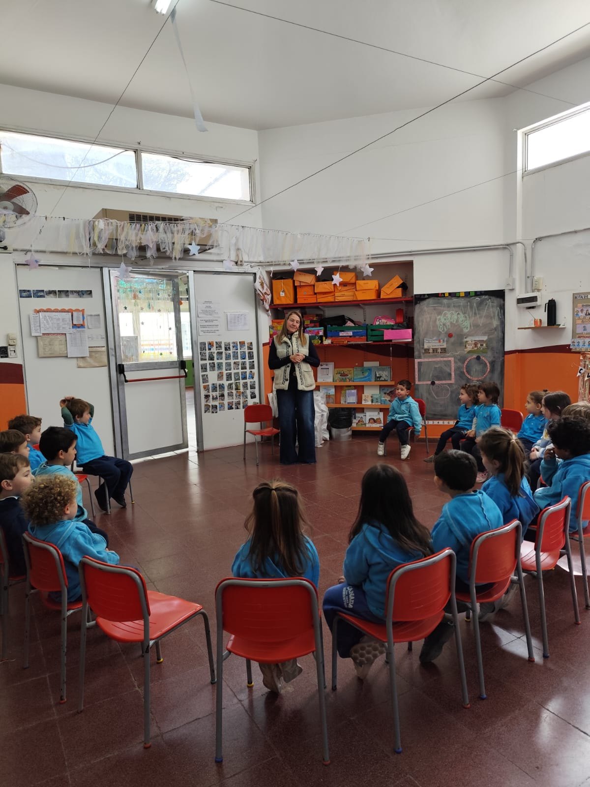 Formas, colores y materiales: una experiencia para descubrir y crear en el Gan. (CUI).
