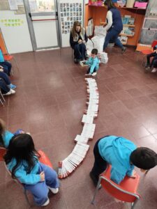 Formas, colores y materiales: una experiencia para descubrir y crear en el Gan. (CUI).
