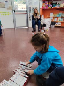 Formas, colores y materiales: una experiencia para descubrir y crear en el Gan. (CUI).