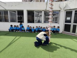 Formas, colores y materiales: una experiencia para descubrir y crear en el Gan. (CUI).