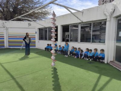 Formas, colores y materiales: una experiencia para descubrir y crear en el Gan. (CUI).
