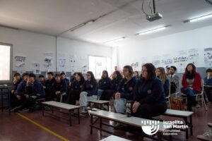Mauro Enbe visitó el colegio y conversó con estudiantes sobre Israel, sionismo y antisemitismo. (Marco Koifman - CUI).
