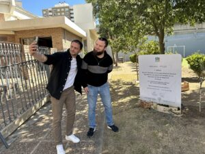 KKL visitó el colegio y convirtió la placa por los secuestrados en un memorial por las víctimas del 7 de octubre. (Marco Koifman - CUI).