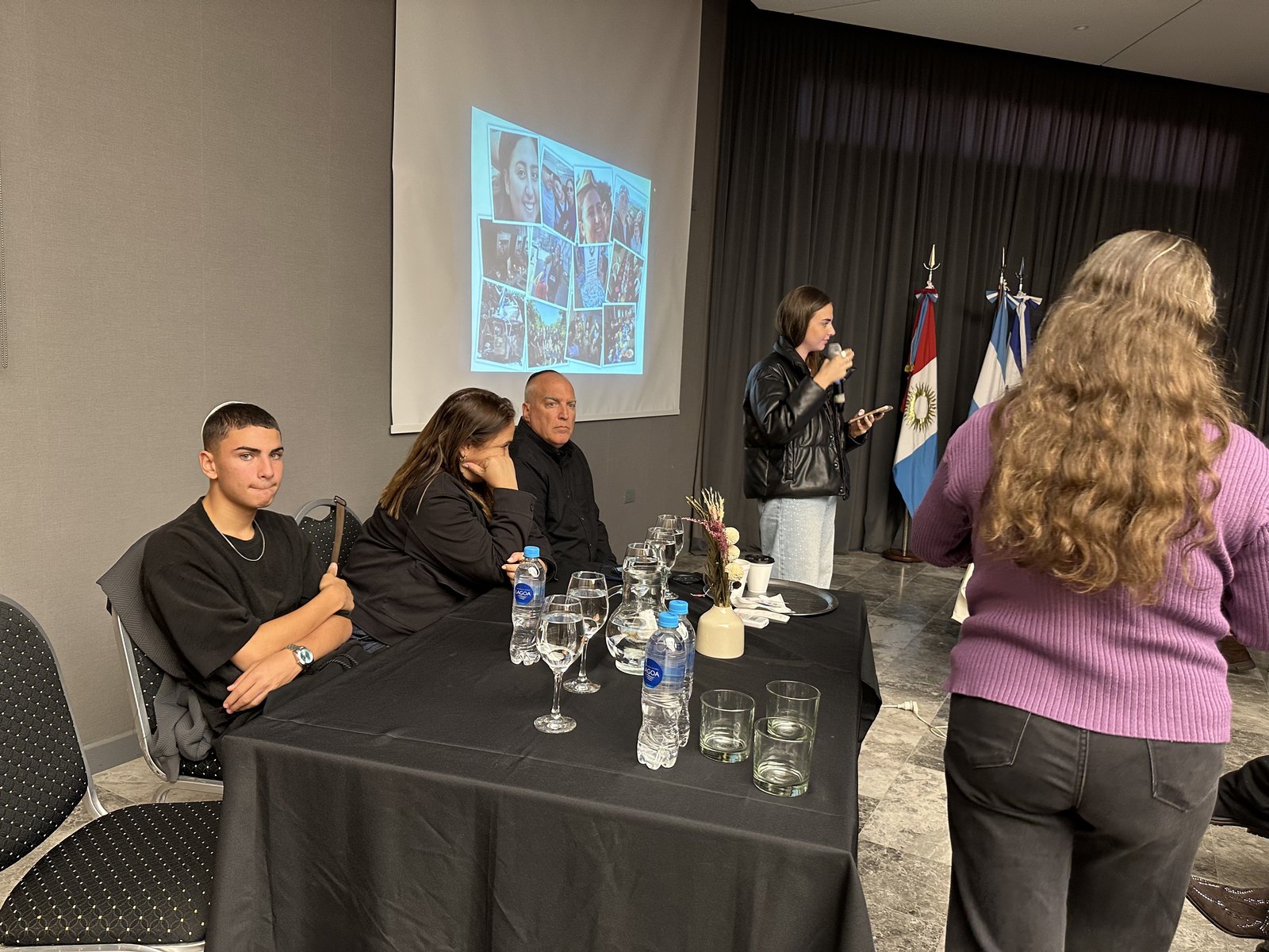 La familia de Roni, víctima de los ataques terroristas del 7 de julio, visitó el Colegio. (Marco Koifman - CUI).