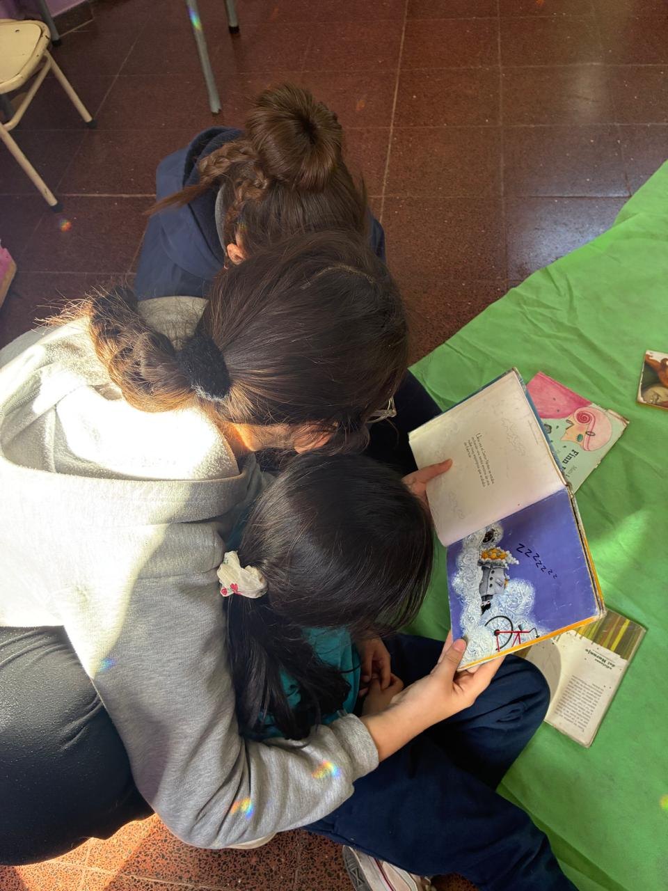 Padrinazgo y articulación: las kitot de 5 del Gan vivieron una jornada con el Primario. (CUI).