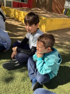 Padrinazgo y articulación: las kitot de 5 del Gan vivieron una jornada con el Primario. (CUI).
