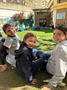 Padrinazgo y articulación: las kitot de 5 del Gan vivieron una jornada con el Primario. (CUI).