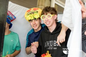 El Secundario celebró el Día del Estudiante con juegos y sorteos en Macabi. (Marco Koifman - CUI).