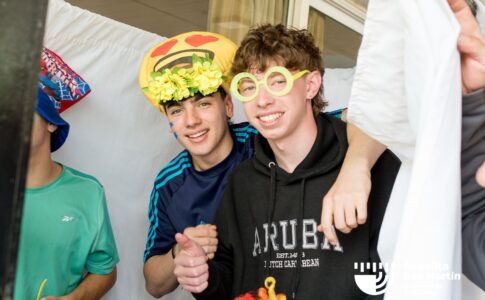 El Secundario celebró el Día del Estudiante con juegos y sorteos en Macabi. (Marco Koifman - CUI).