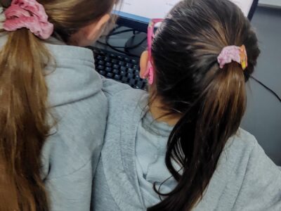 1º grado participó del Desafío Bebras: avanzar en el pensamiento computacional. (Marco Koifman - CUI).
